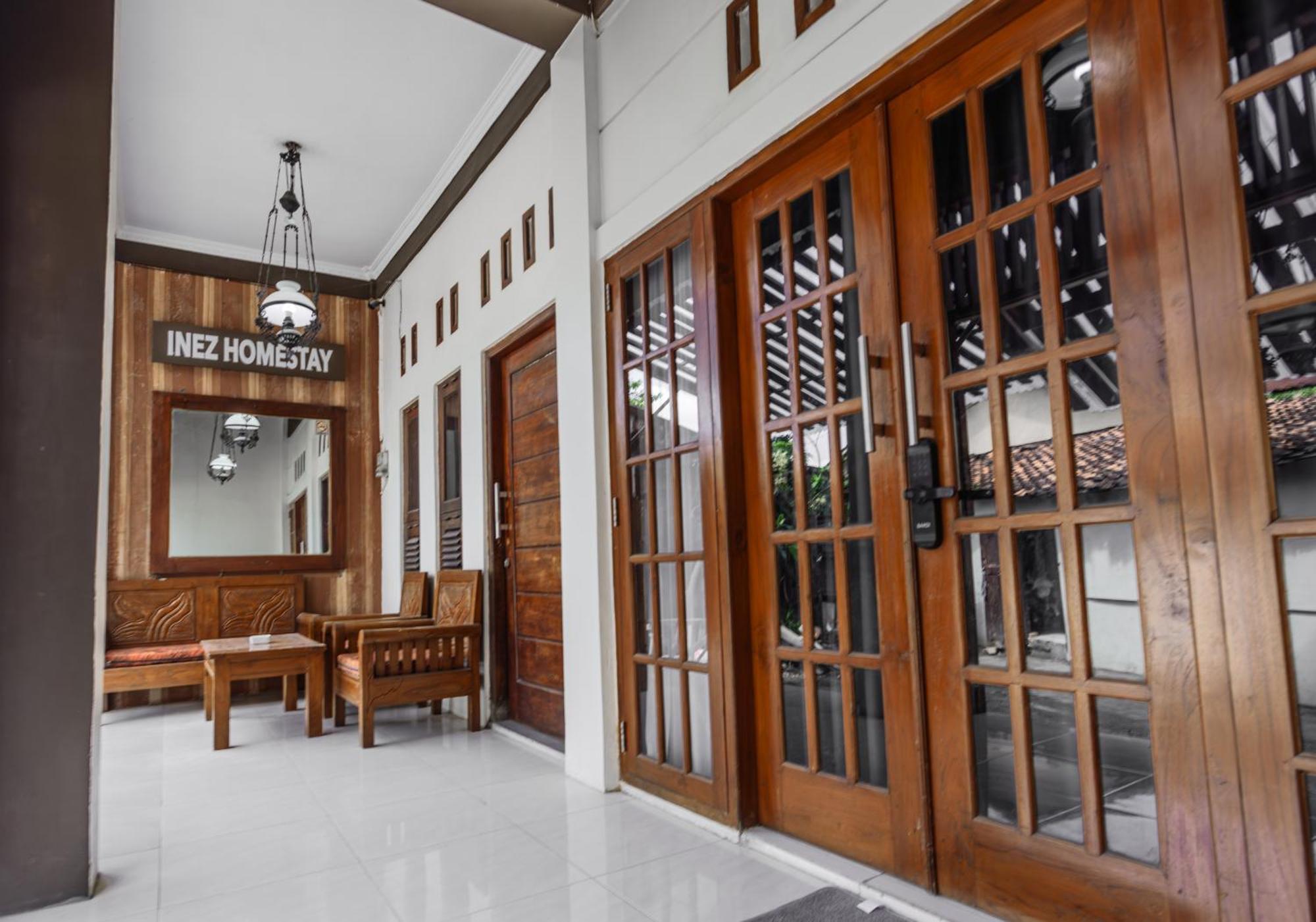 Inez Homestay Yogyakarta Exterior photo